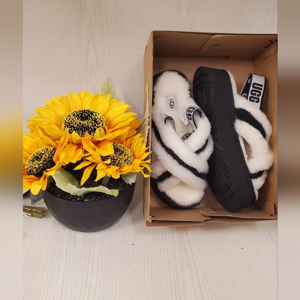Fluff slingback UGG sandals size 8 !!!